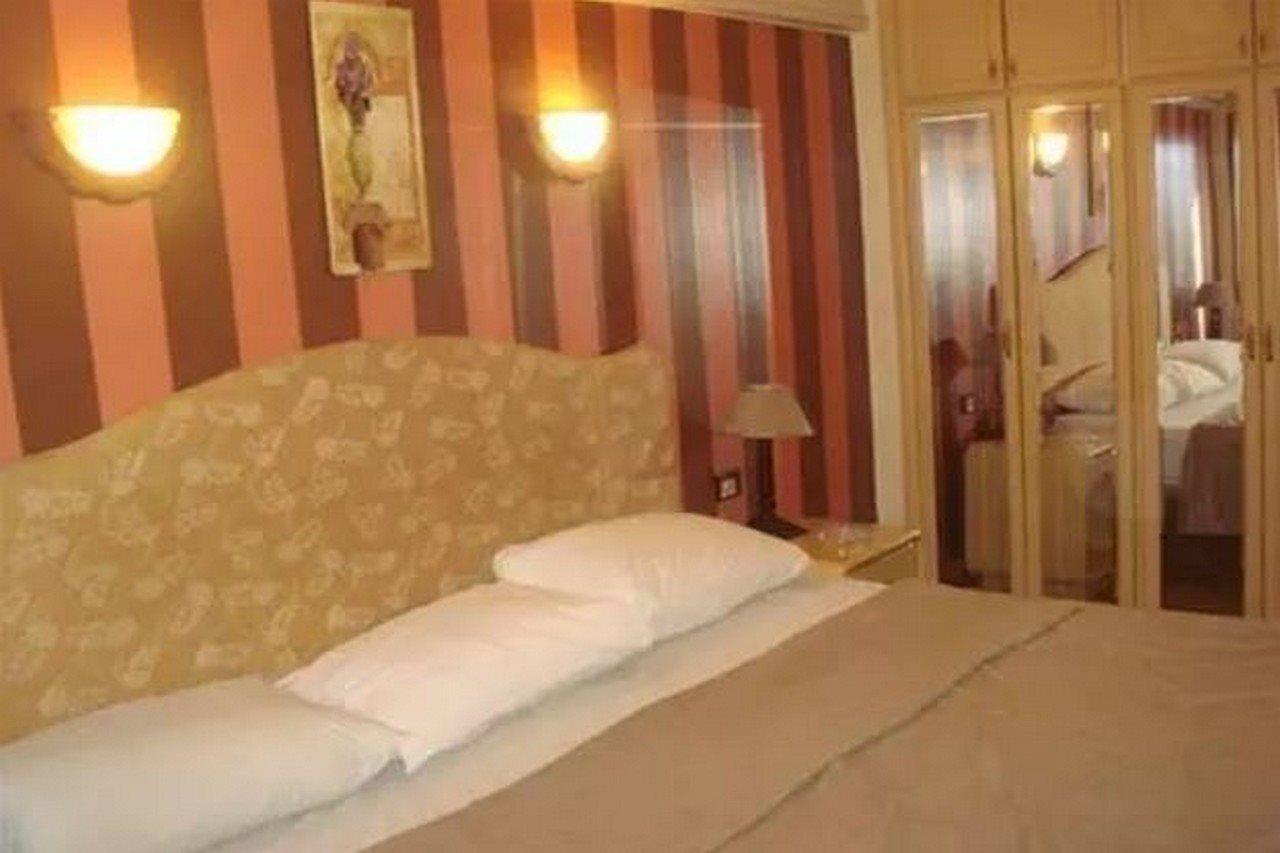 Oasis Hotel Heliopolis Kairo Exteriör bild